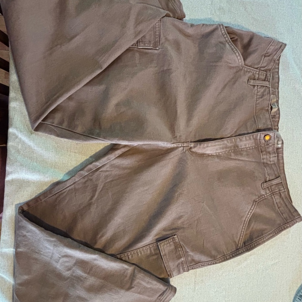 Classic Women's Boyfriend Cargo Jeans - Comfortable Everyday Style - Picture 3 of 10